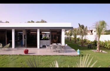 NGAPAROU A Vendre Superbe villa Contemporaine de 400M² habitables 6 chambres piscine solaire