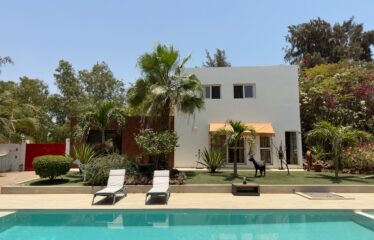 A VENDRE : NIANING villa contemporaine bord de mer 380M² piscine 7 pièces 1500M² de terrain