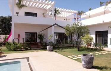 NGAPAROU : Superbe Villa moderne A VENDRE 4 chambres sur 1513M² de terrain avec piscine et garages