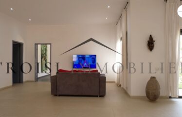 NGAPAROU : Superbe Villa moderne A VENDRE 4 chambres sur 1513M² de terrain avec piscine et garages