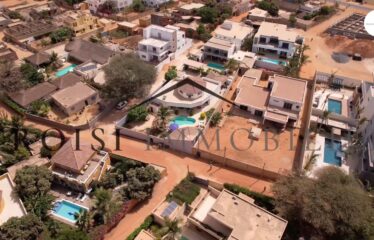 NGAPAROU : A VENDRE magnifique villa 4 chambres + Guest House, Piscine, Parking couvert parfait état