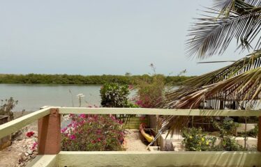 MBODIENE PLAGE : Villa A VENDRE 6 chambres, Terrain 1248M², garage, parking, maison de gardien