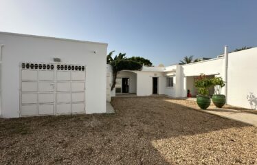 SOMONE : Villa A VENDRE 600M2 4 chambres piscine garages et parking Proche plages et commerces