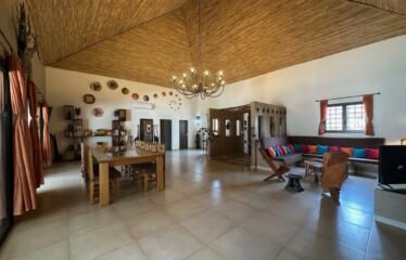 Ngaparou: A louer; une somptueuse villa de 4 chambres, 3salles de bain à l’italienne avec un studio indépendant.