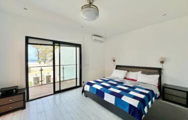 DAKAR : Yoff A VENDRE superbe villa contemporaine 500M2 5 chambres + studio piscine jardin garages vue mer