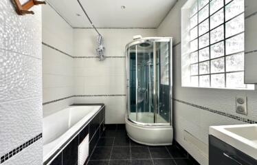 DAKAR : Yoff A VENDRE superbe villa contemporaine 500M2 5 chambres + studio piscine jardin garages vue mer