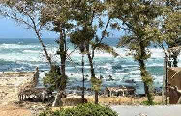 DAKAR : Yoff A VENDRE superbe villa contemporaine 500M2 5 chambres + studio piscine jardin garages vue mer