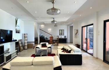 DAKAR : Yoff A VENDRE superbe villa contemporaine 500M2 5 chambres + studio piscine jardin garages vue mer