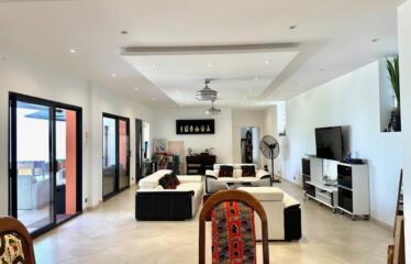 DAKAR : Yoff A VENDRE superbe villa contemporaine 500M2 5 chambres + studio piscine jardin garages vue mer